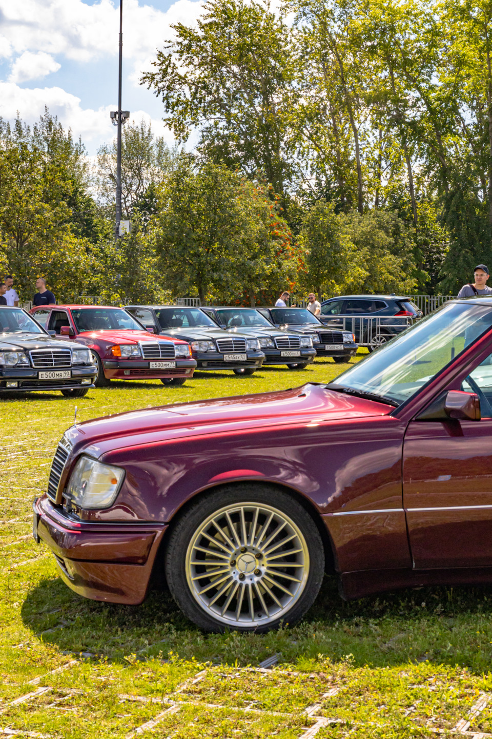 Два красных Mercedes W124 и Серый W124. Часть 10. Редчайшие авто! Моя  фоторабота — Сообщество «Mercedes-Benz Life Style» на DRIVE2