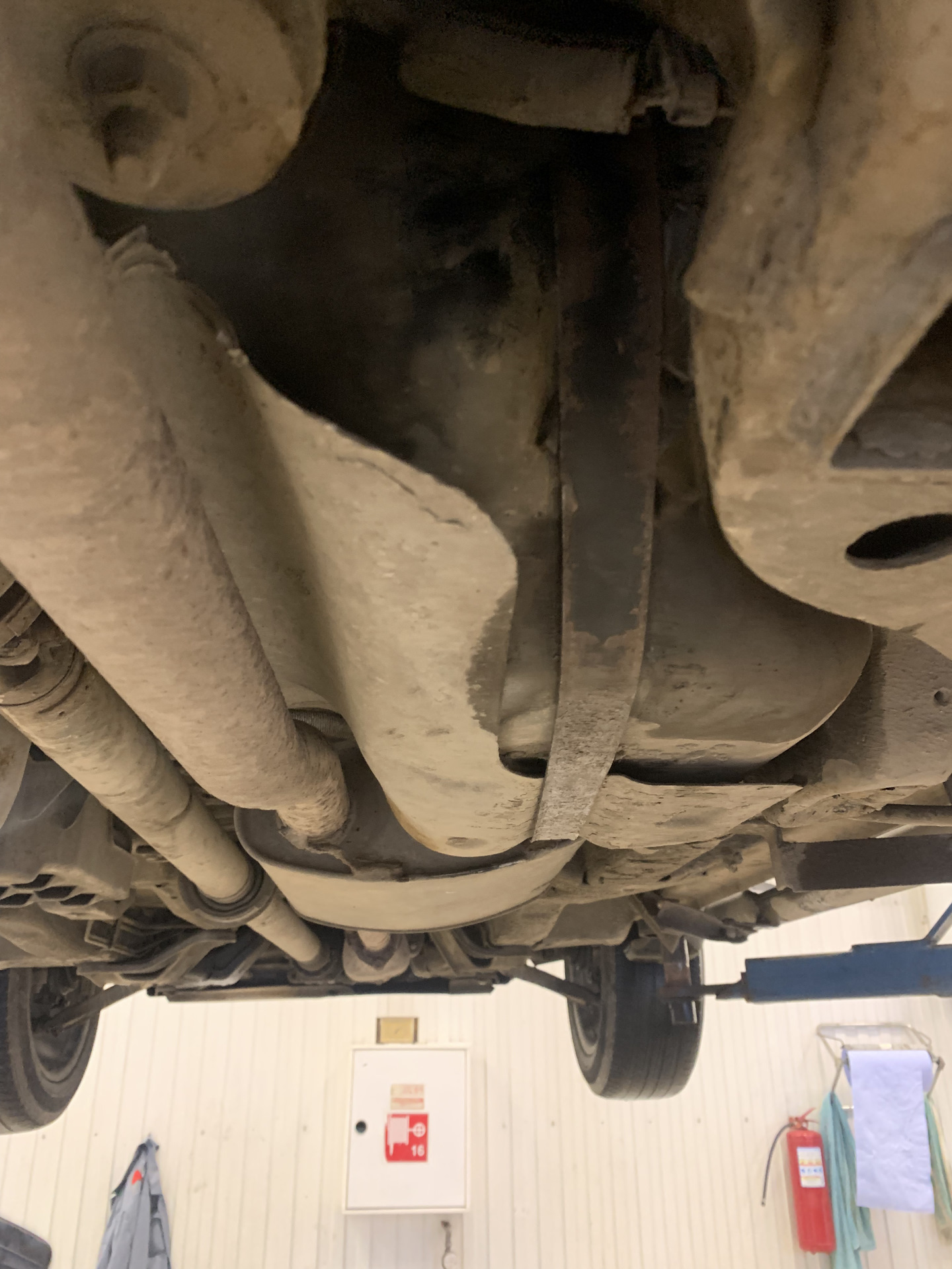 Замена ленты крепления бензобака — Chevrolet Captiva (1G), 2,4 л, 2007 ...