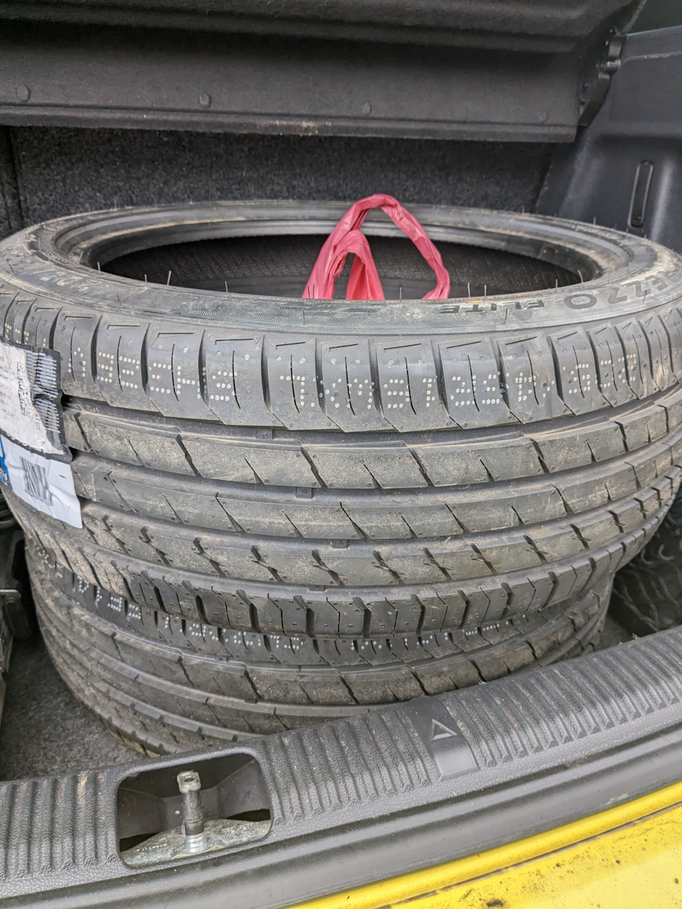 Замена резины без медной смазки — Skoda Fabia Monte Carlo, 1,2 л, 2014 ...