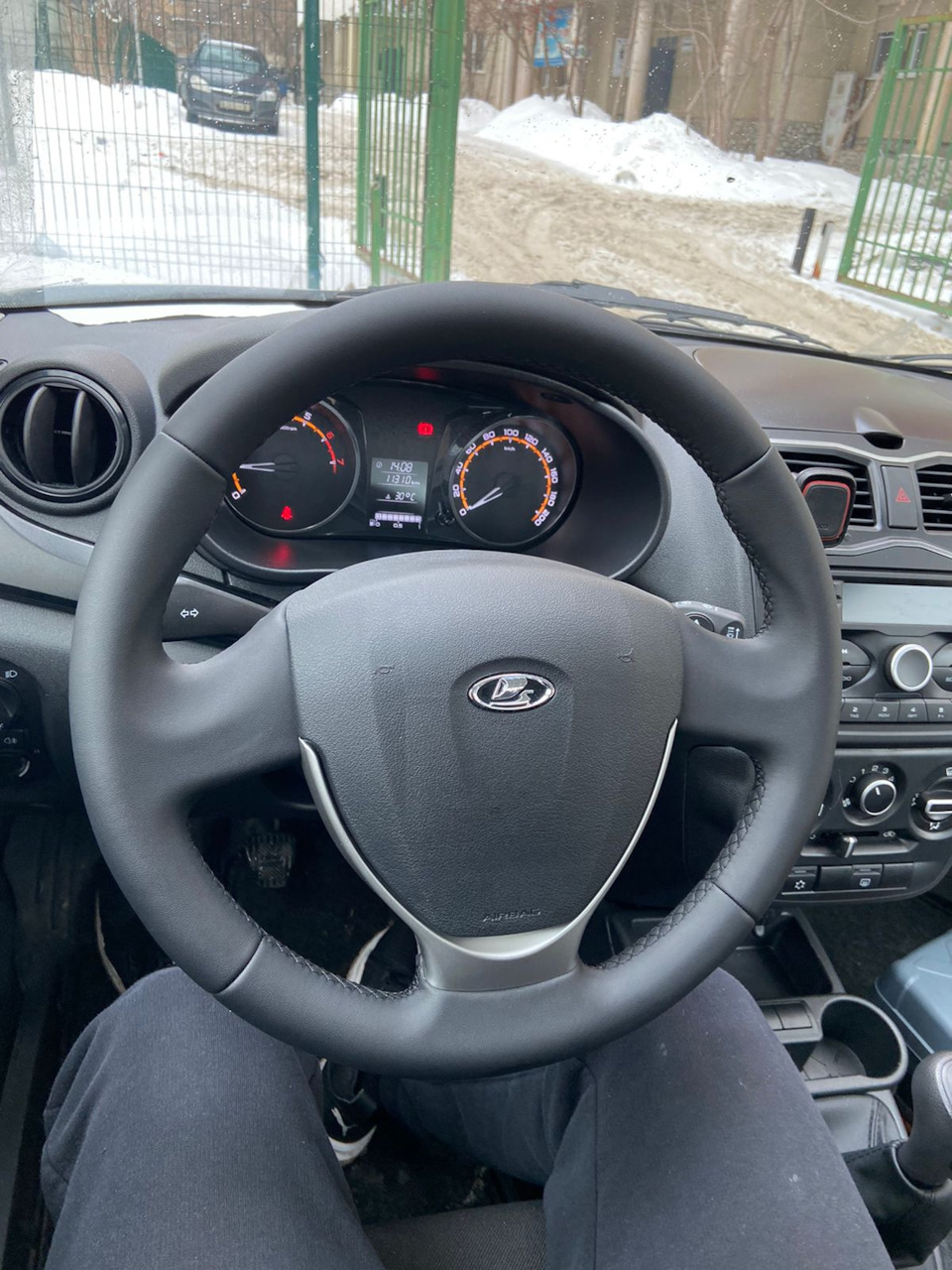 Перетяжка руля в кожу — Lada Гранта (2G) FL, 1,6 л, 2022 года | тюнинг |  DRIVE2