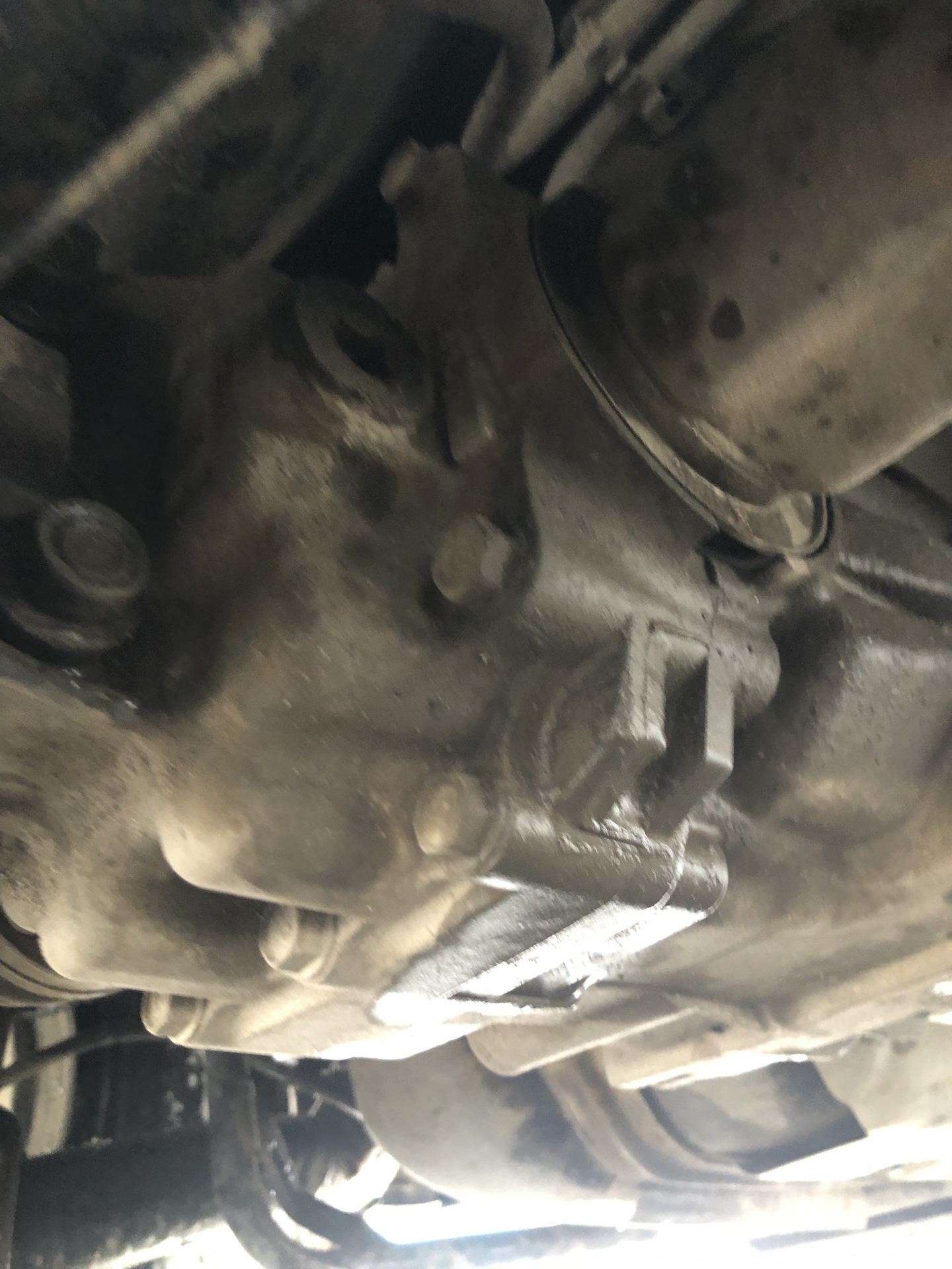 Замена масла в заднем редукторе — Honda CR-V (RE), 2 л, 2008 года ...