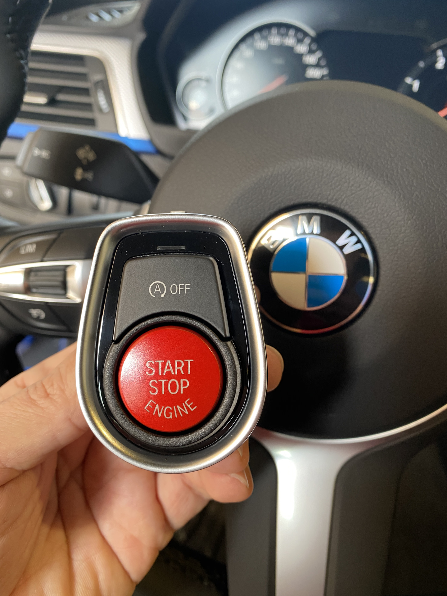 Запуск с кнопки старт стоп. Кнопка старт стоп BMW. BMW g20 красный старт стоп. Кнопка старт стоп Hyundai Tucson 4. 954303t100 кнопка старт стоп.