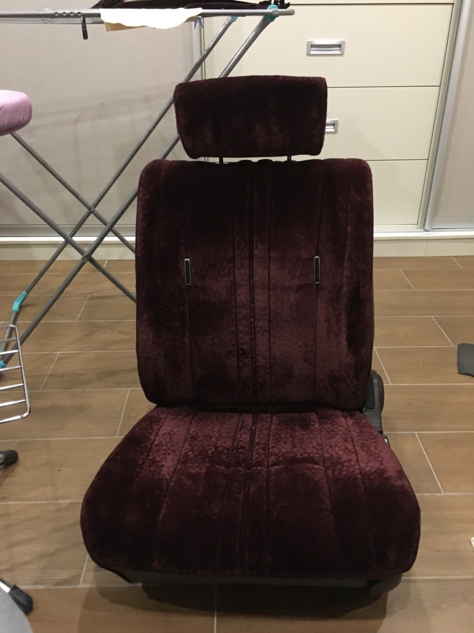 Ну и, собственно, готовый стул — Toyota Crown (S120)