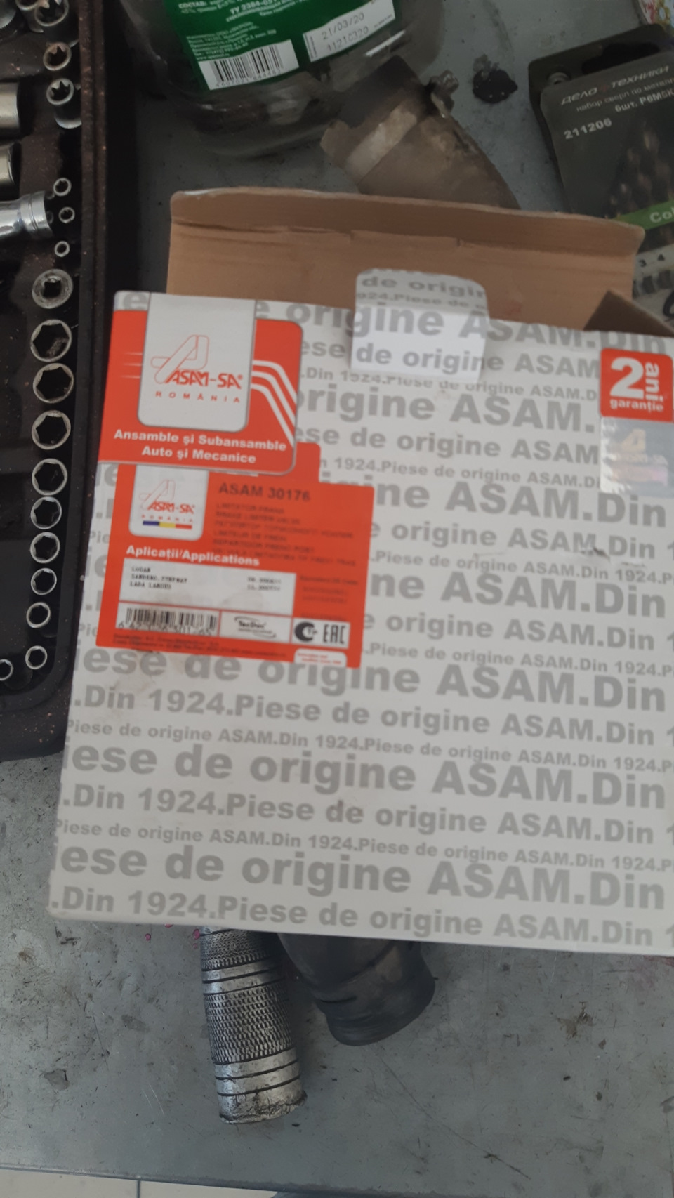 Замена регулятора тормозного усилия — Renault Logan (1G), 1,4 л, 2007 ...