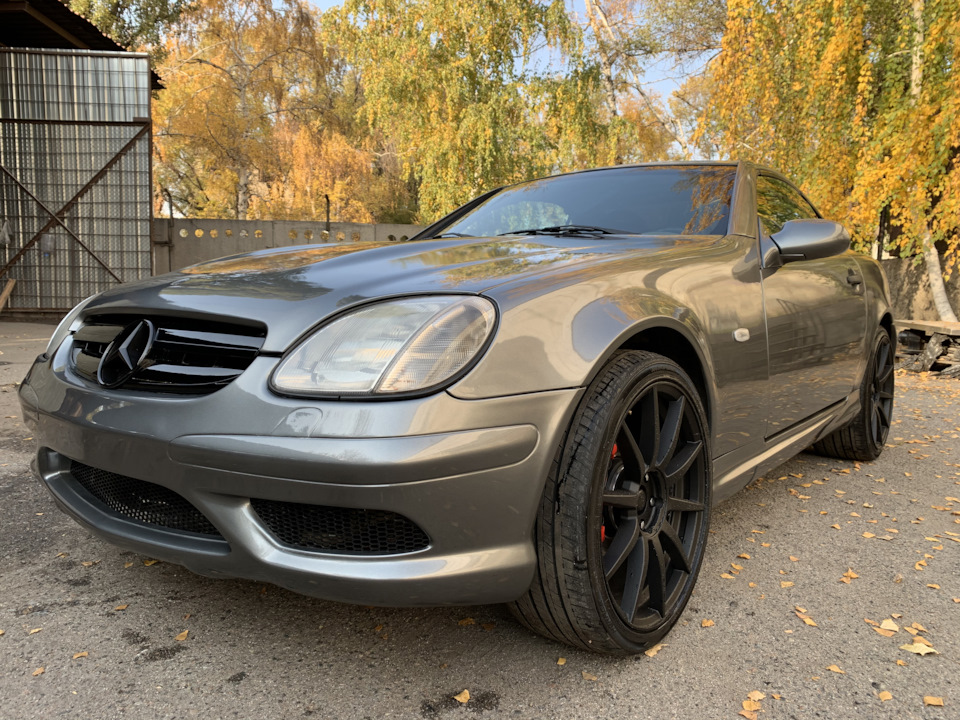 Mercedes slk 170. Hyundai 170w полноповоротный экскаватор. Slk r170 кузов. W187 mercedes. Mercedes-benz slk 32 amg r170.