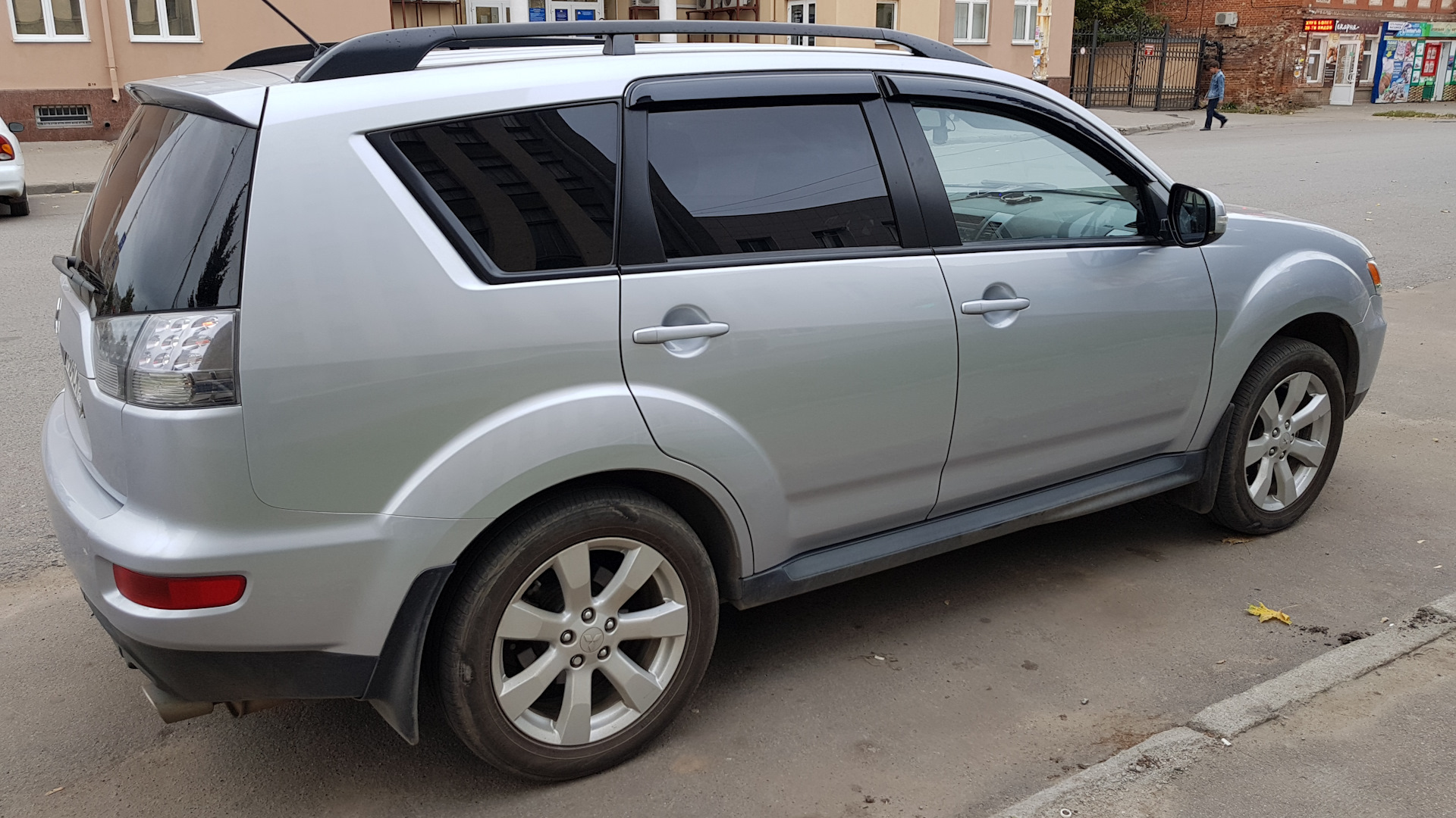 Mitsubishi Outlander XL 2.0 бензиновый 2011 | Брат близнец. на DRIVE2