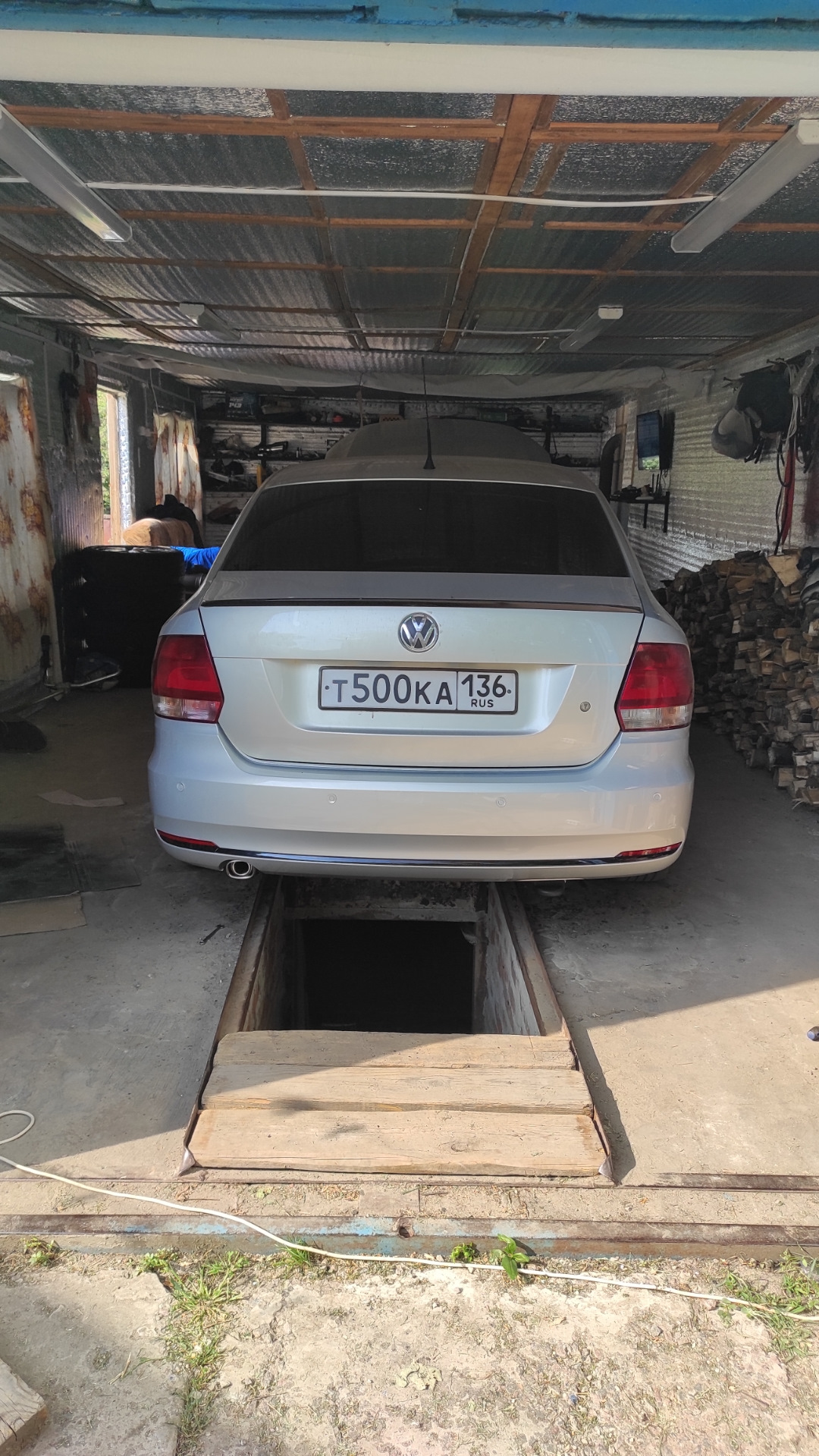 Установил задний бампер Поло Рестайлинг — Volkswagen Polo Sedan, 1,6 л ...