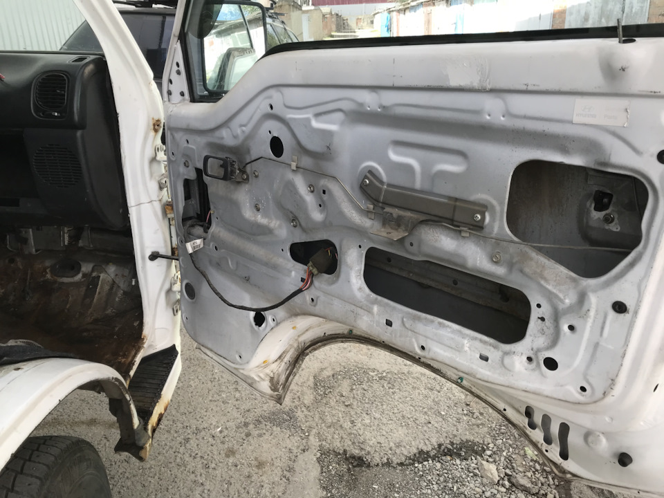 Металл на полу живой. Металл обрабатывать и красить. — Hyundai Porter (3G)