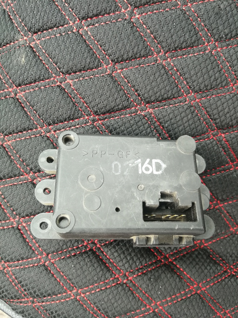 Моторчик привода заслонок печки (Сервопривод печки на смешивание