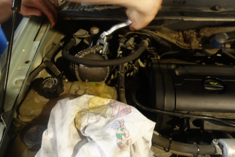 Одну из сфер пришлось очень долго срывать с резьбы! — Citroen C5 (1G)