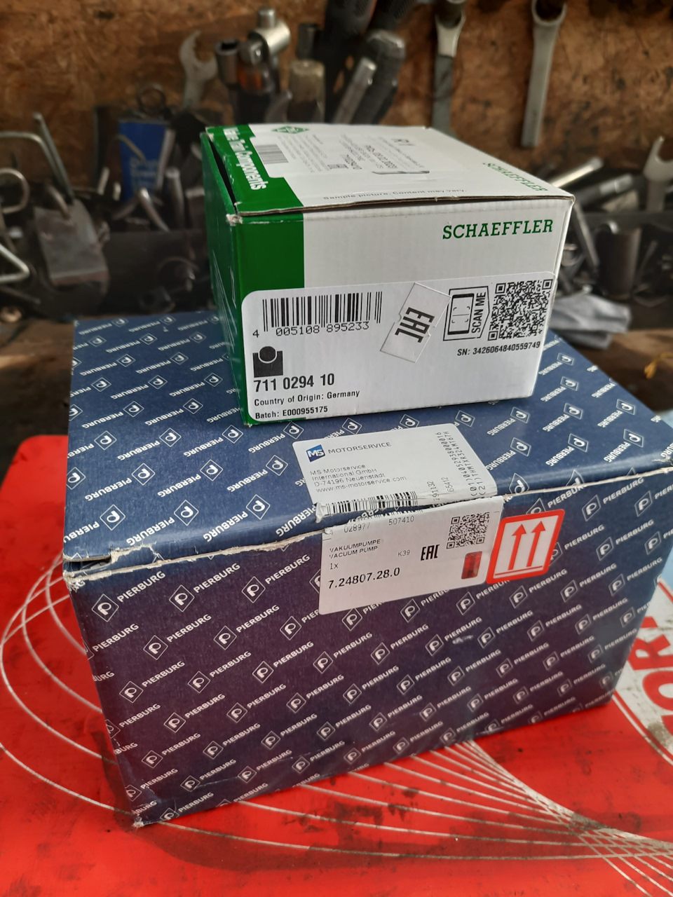 Pierburg 724807280 и INA 711029410 — Volkswagen Passat B7. Запчасти на фото: 724807280, 711029410