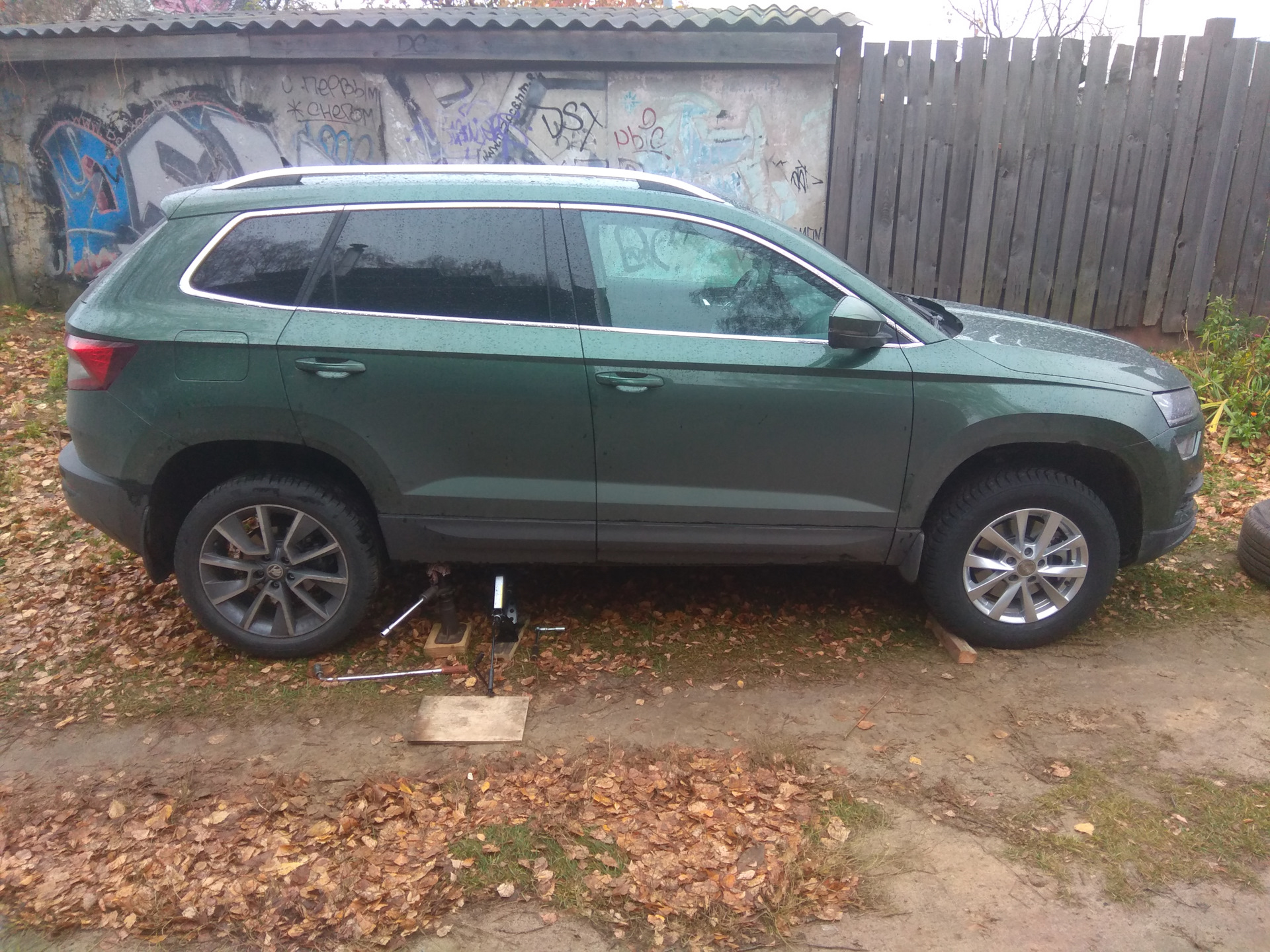 Драйв2 карок. VAG 57u809973. Vag57u 809 973. Skoda Karoq накладки на арки. Накладки на арки Шкода Карок
