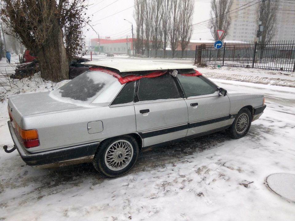 Перевозка капота на крыше автомобиля. Смотреть фото Перевозка капота на крыше автомобиля. Смотреть картинку Перевозка капота на крыше автомобиля. Картинка про Перевозка капота на крыше автомобиля. Фото Перевозка капота на крыше автомобиля
