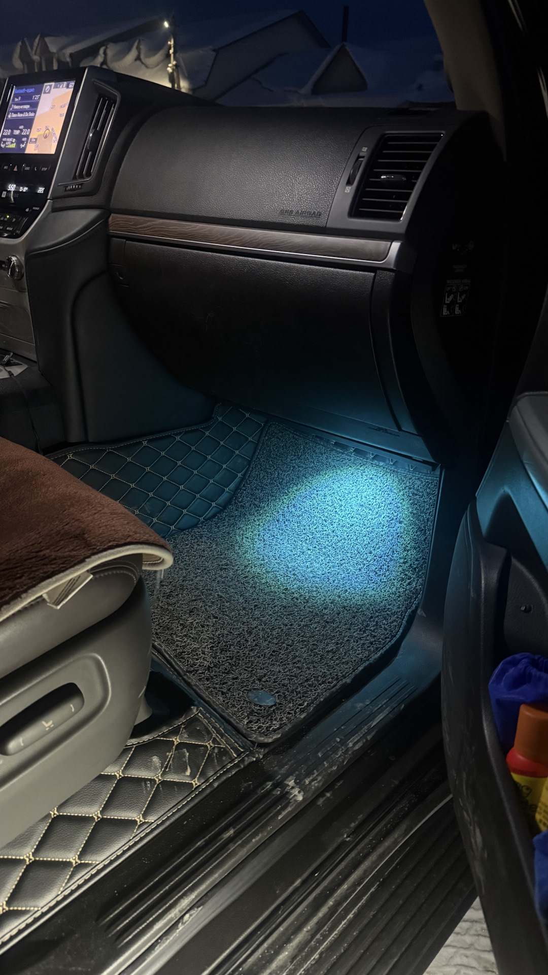 Сделал подсветку ног — Toyota Land Cruiser 200, 4,5 л, 2008 года ...