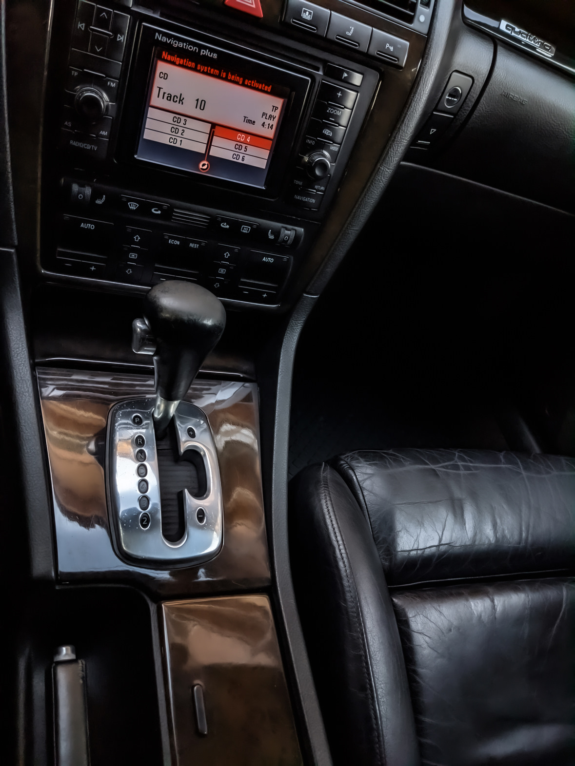 Подушечно-деревянное. Визит в наш клубный Volvo-сервис. И про дефицит ...