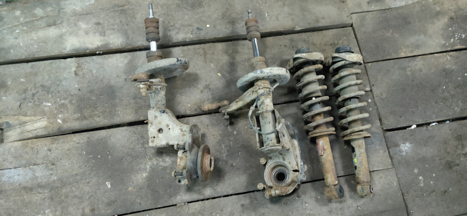 Стойки ауди 100 с4 перед+зад на Audi 100 Avant (C4), Audi 100 (C3 ...