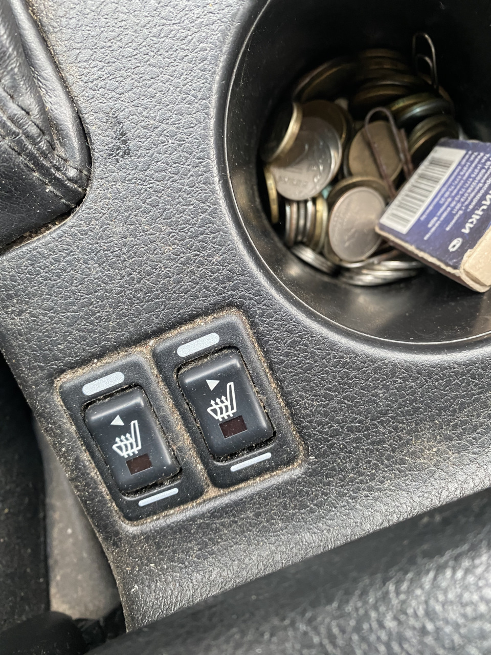 Не работает подогрев сидений загорелись ошибки на панели после замены ...