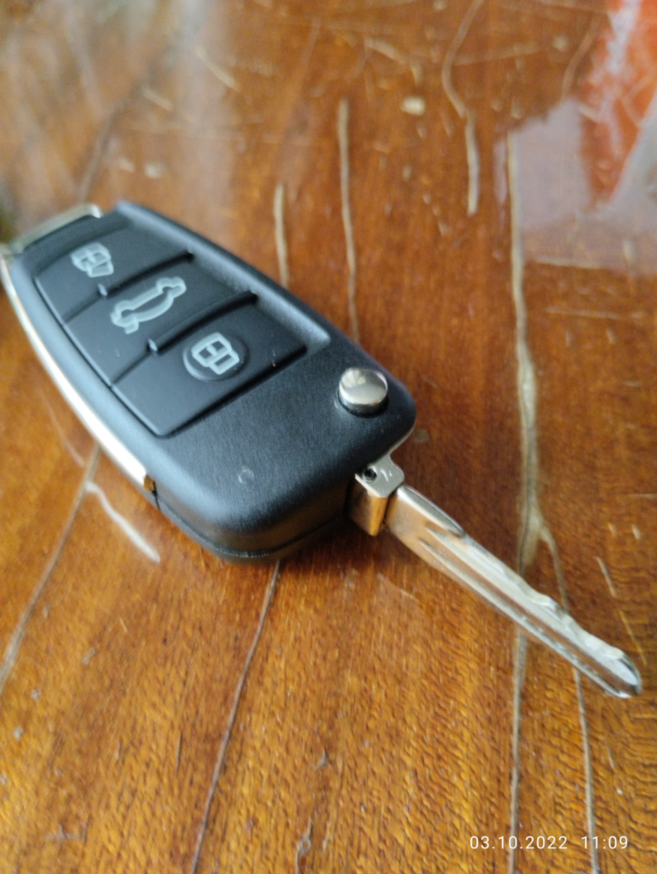 Два брелка дист.управления с выкидным ключом — Lada Granta