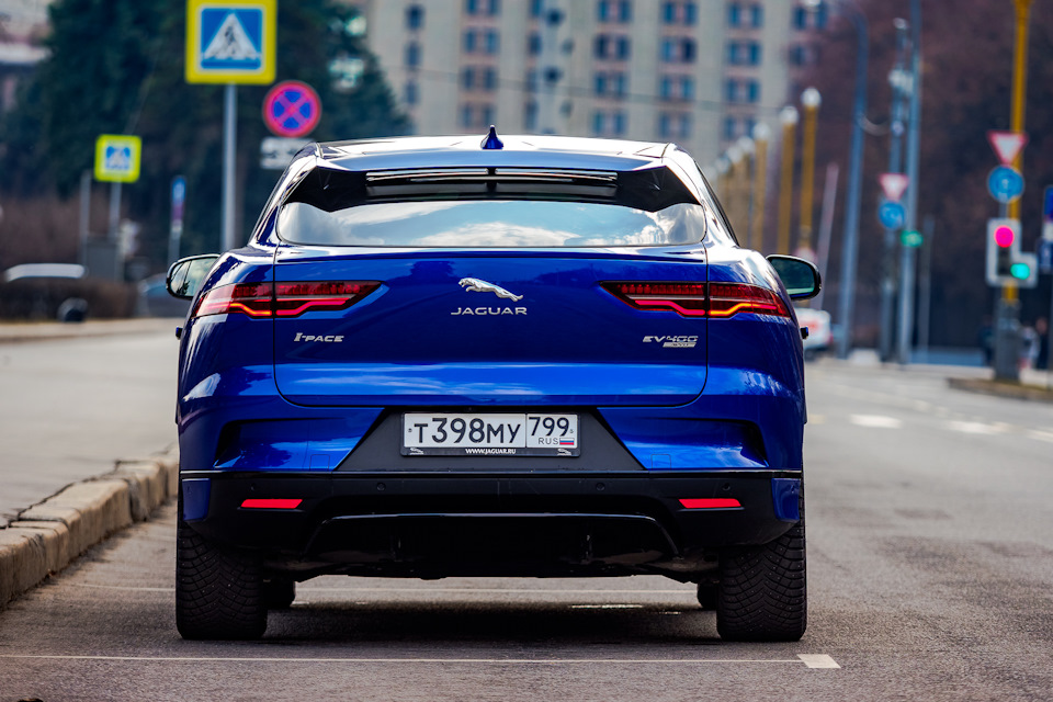 Новая воля. Jaguar i-Pace сзади. Ford х 930 му 799.