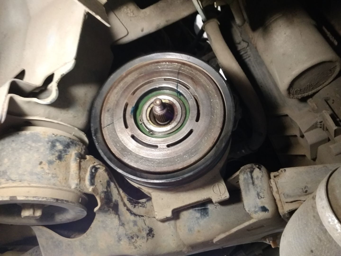 Замена подшипника в муфте компрессора кондиционера автомобиля Saab 9-3 ...