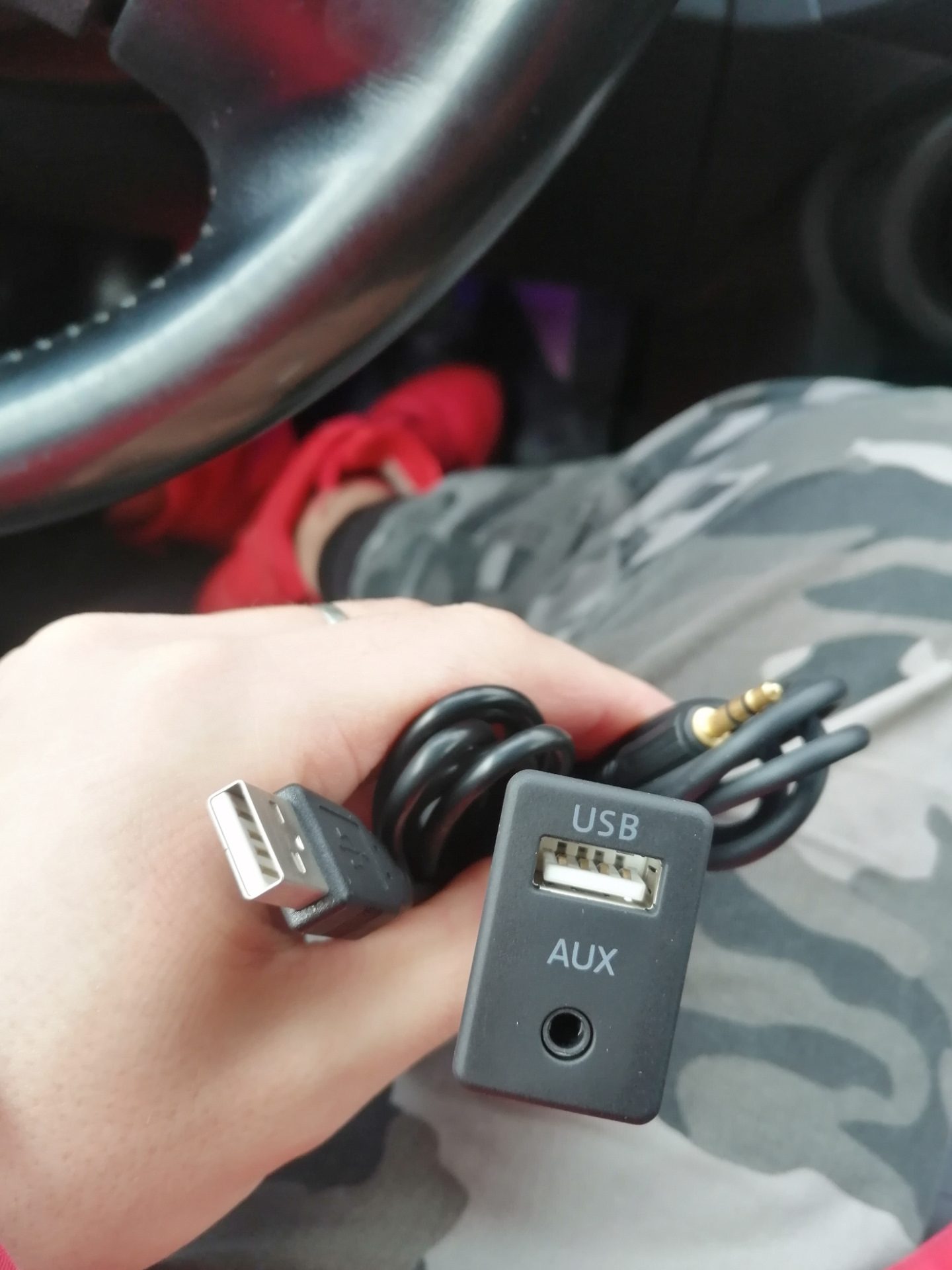 Разъём usb & aux — Mitsubishi Lancer X, 1,5 л, 2010 года | аксессуары |  DRIVE2