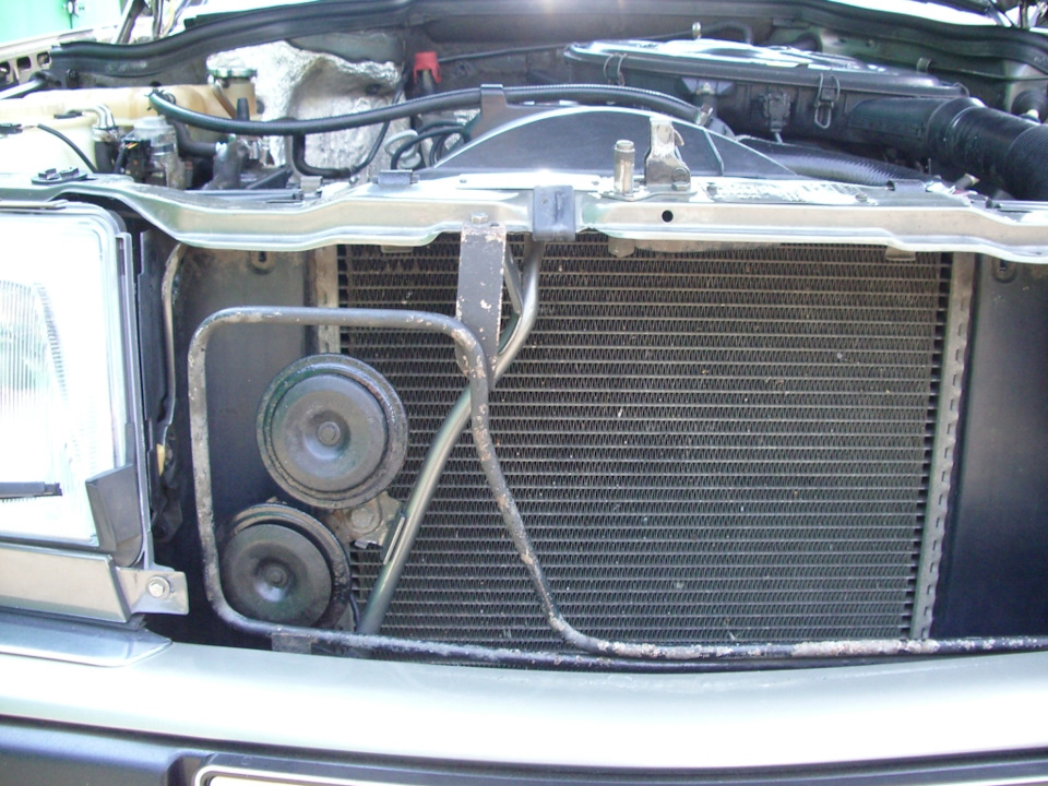 Радиатор охлаждения ГУРа. — Mercedes-Benz E-class (W124), 2,3 л, 1987 ...