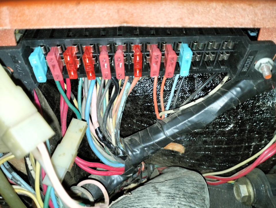 2. Блок предохранителей от волги — Lada 2102, 1,2 л, 1979 года ...