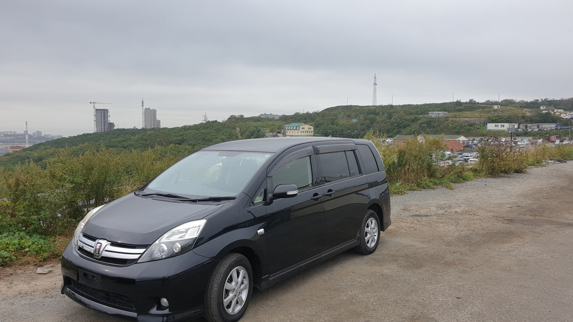 Toyota Isis 1.8 бензиновый 2012 | Business Class Minivan🔰 на DRIVE2