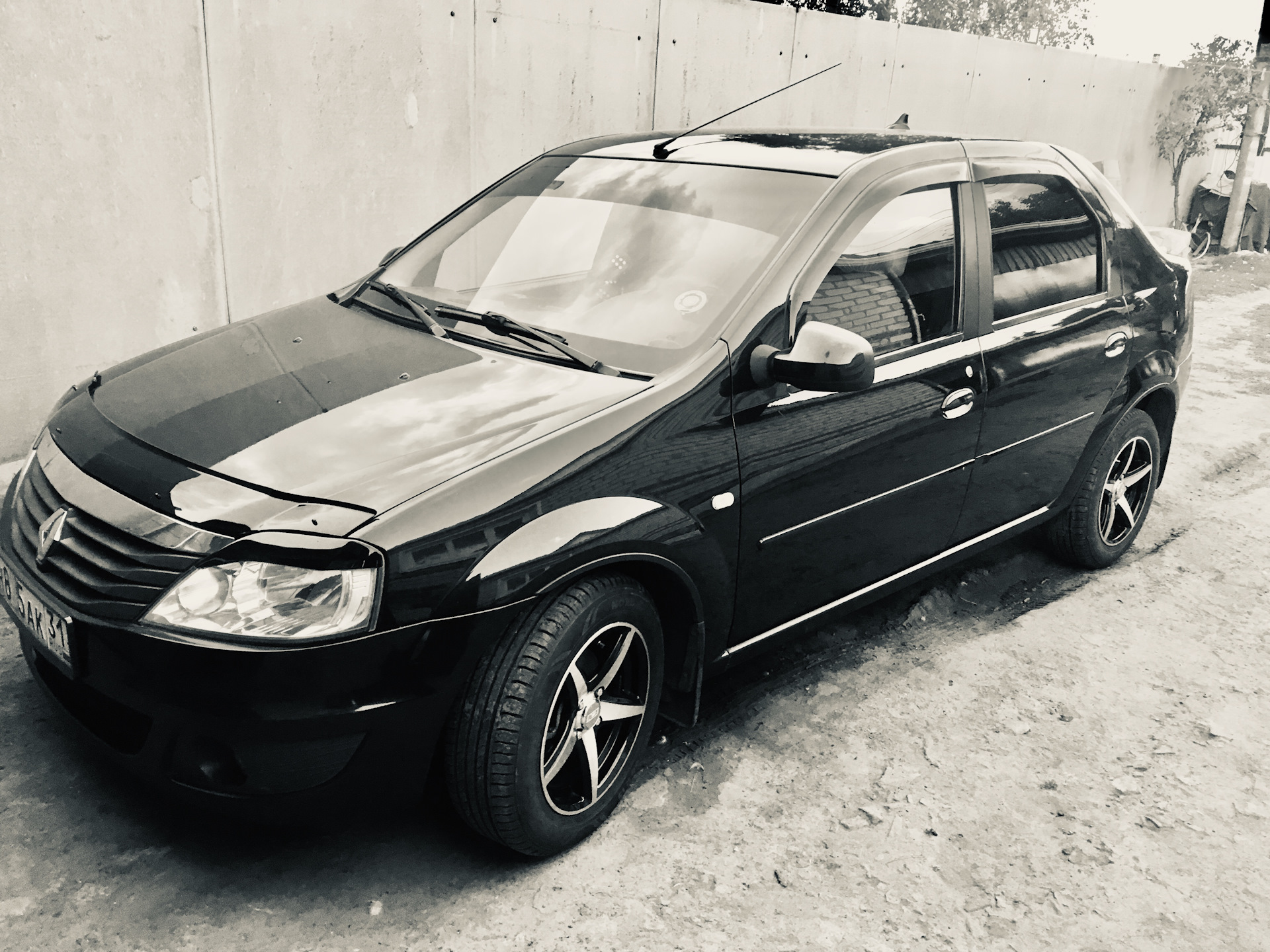 Драйв 2 рено логан 1. Логан 1 завышенный. Драйв 2 рено логан 1. Рено логан 1 во дворе. Рено логан 7 года фото.