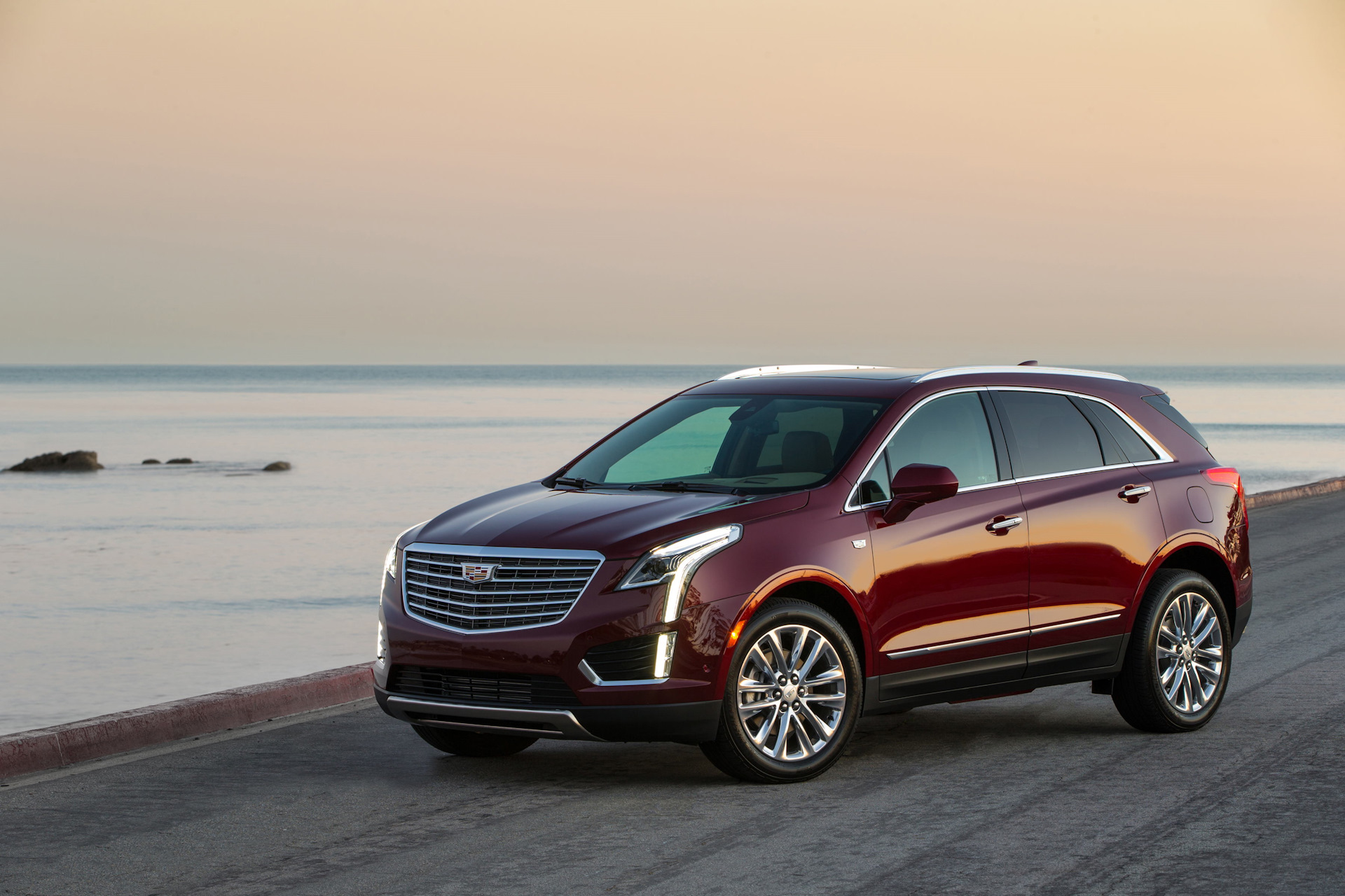 Cadillac xt4 отличие от xt5