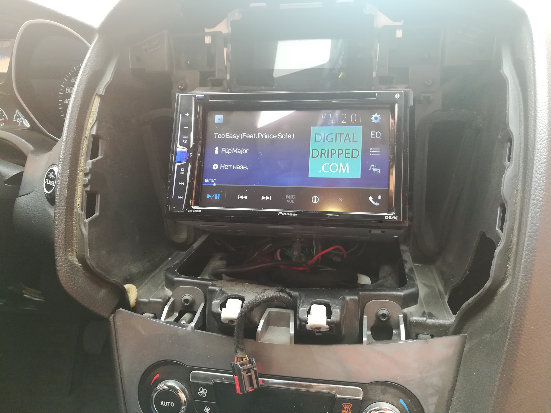 Установка Pioneer avha200bt — Ford Focus III Hatchback, 1,6 л, 2012