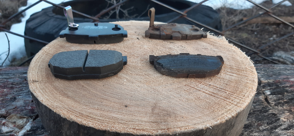 Замена на дисковых тормозах задних колодок — Hyundai Elantra (3G), 1,6 ...