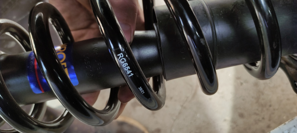 Задние амортизаторы замена — Geely Emgrand EC7 FE-1, 1,8 л, 2014 года ...