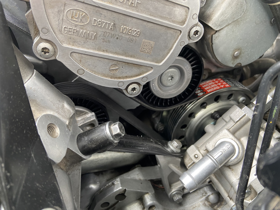 Новый ремень на месте. — Volvo XC90 (1G)