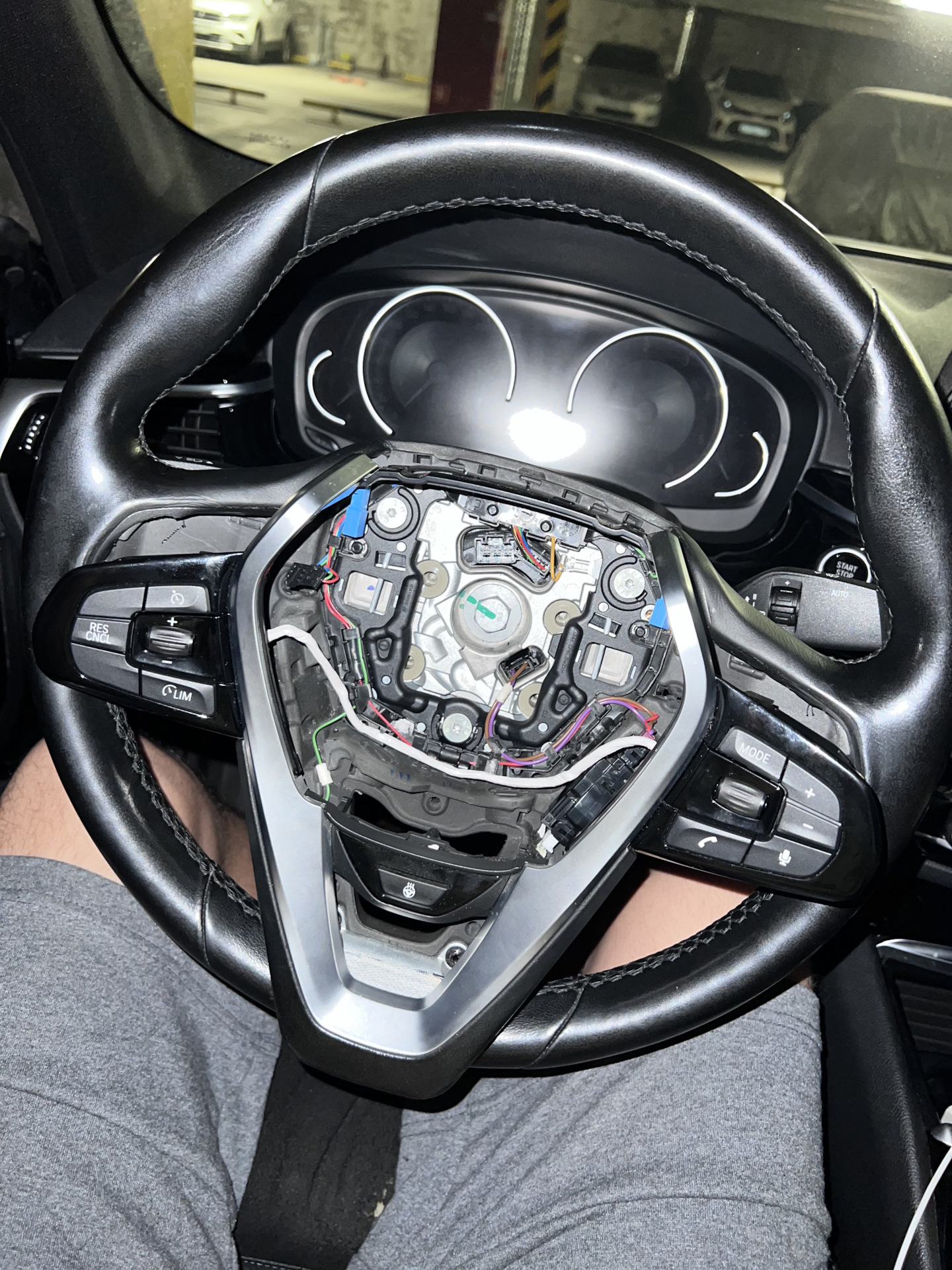 Как снять руль бмв g30