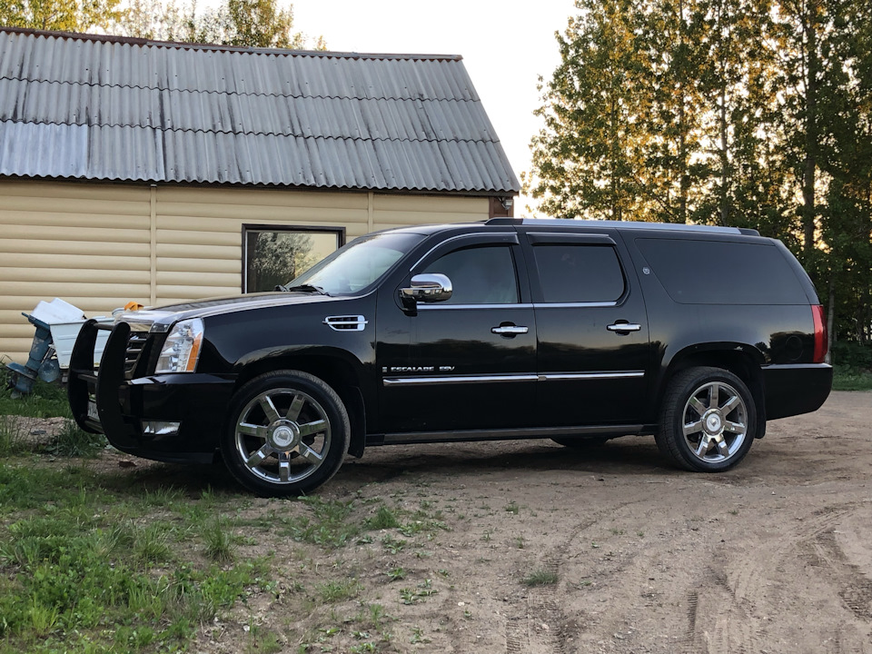 Cadillac Escalade 2013 Lifted