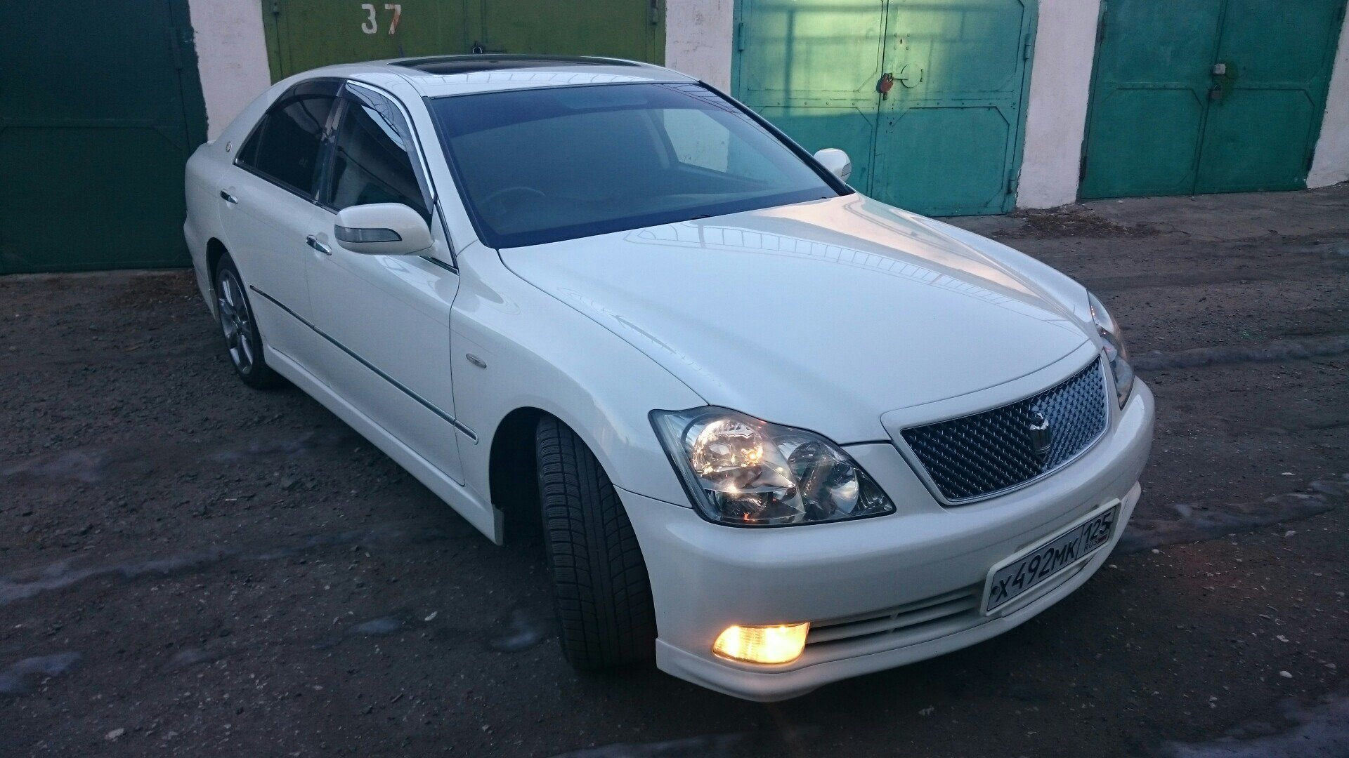 Toyota Crown s180 athlete красный