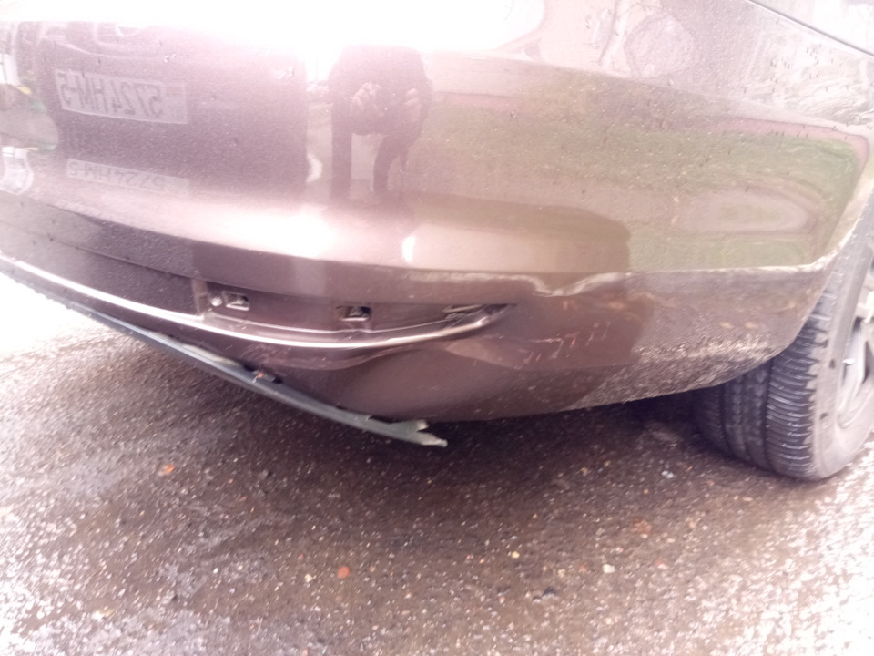 Притер задний бампер — Volkswagen Jetta VI, 1,4 л, 2016 года | ДТП | DRIVE2