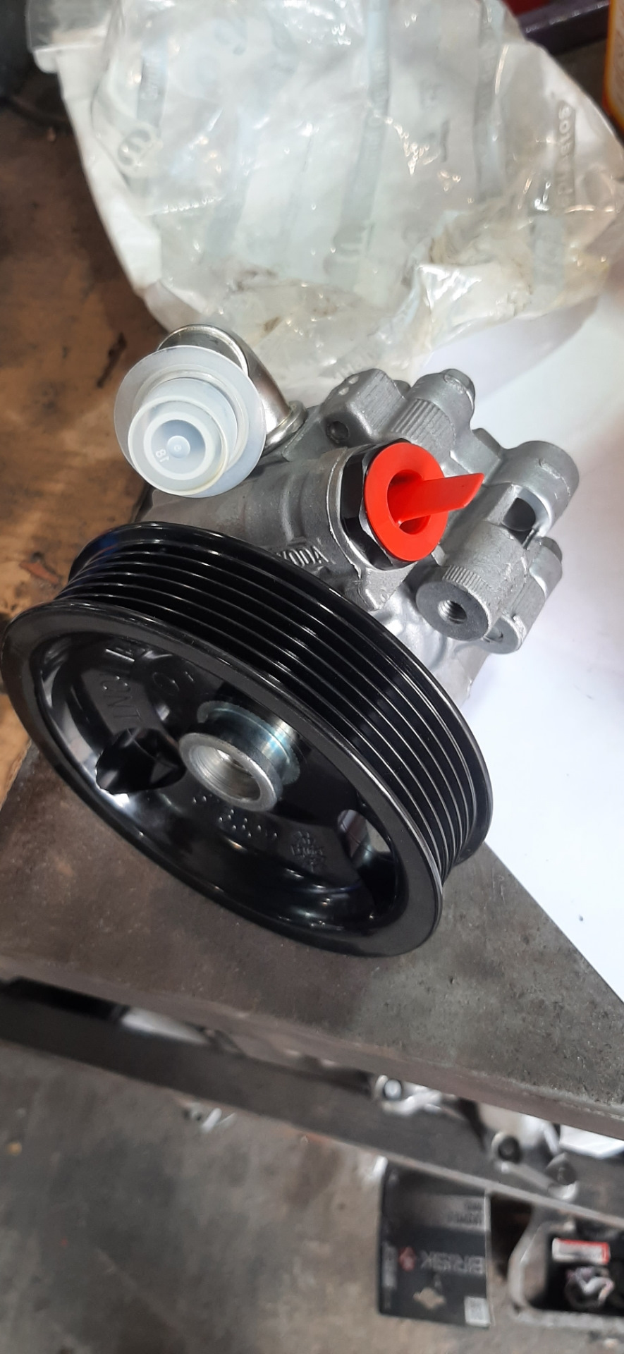 🇺🇸Замена насоса гидроусилителя руля🇺🇸 — Chrysler 300 (300C) (1G), 2,7 л ...