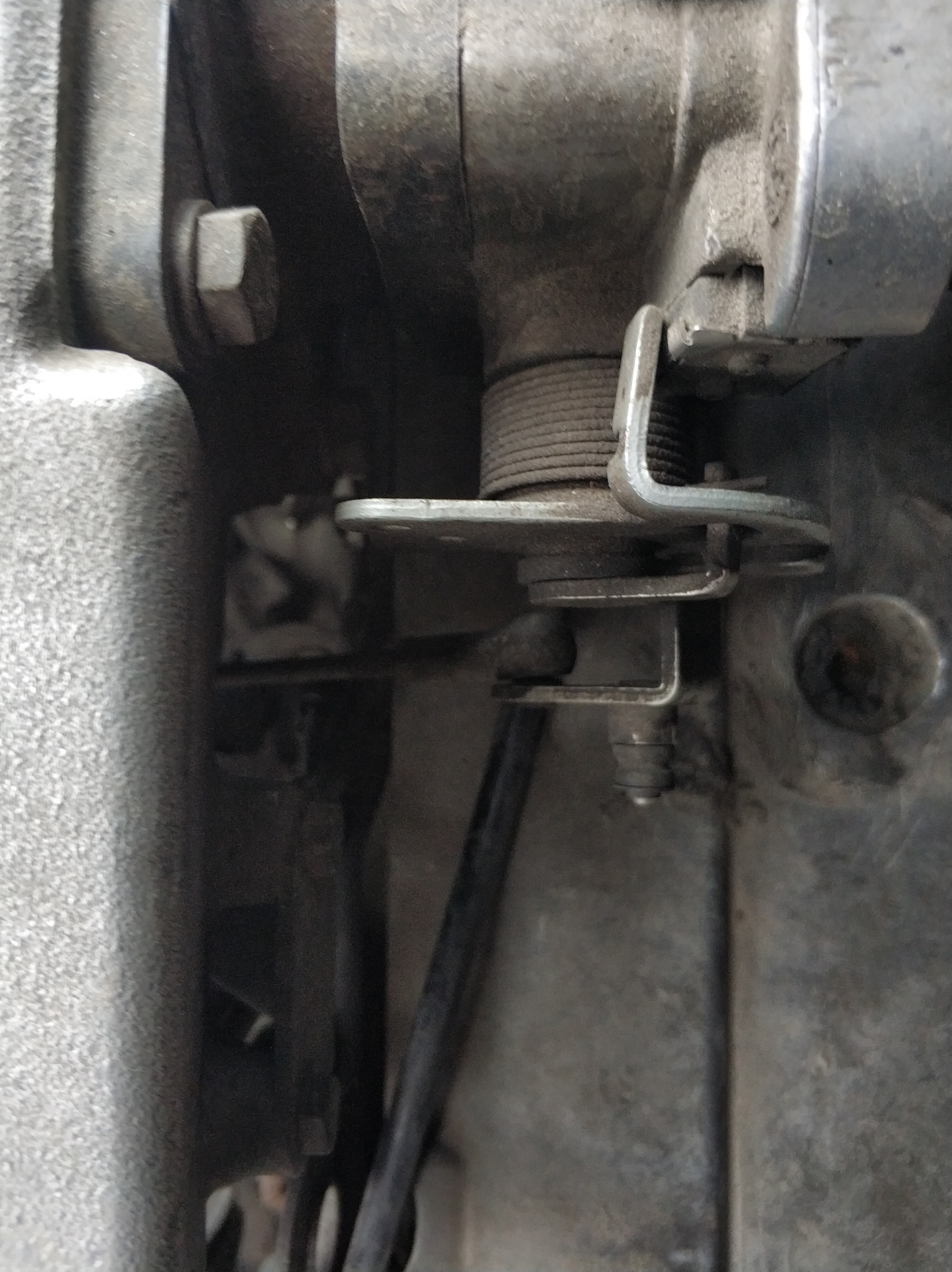 Чистим дроссельную заслонку и регулируем тягу. — Mercedes-Benz Vito (1G ...