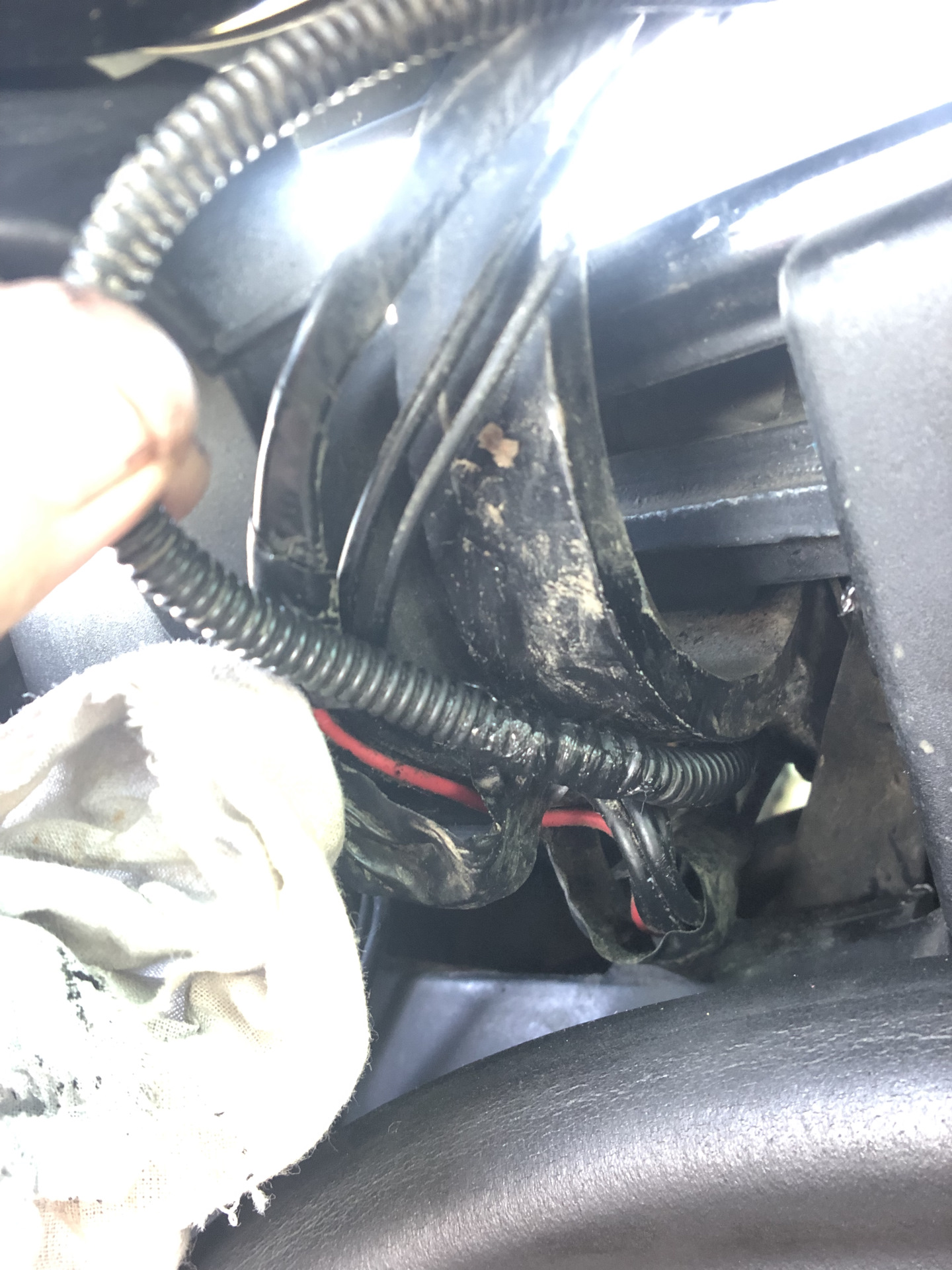 Установка газлифтов стекла и параллельное устранение других нюансов ...