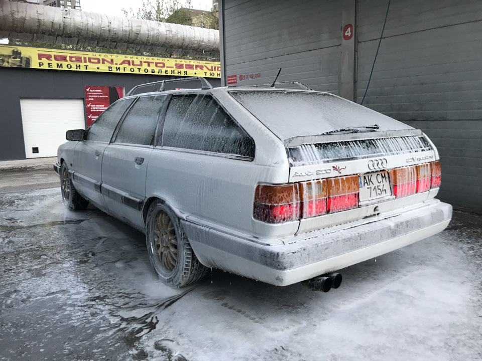Фото в бортжурнале Audi 200 (20v)