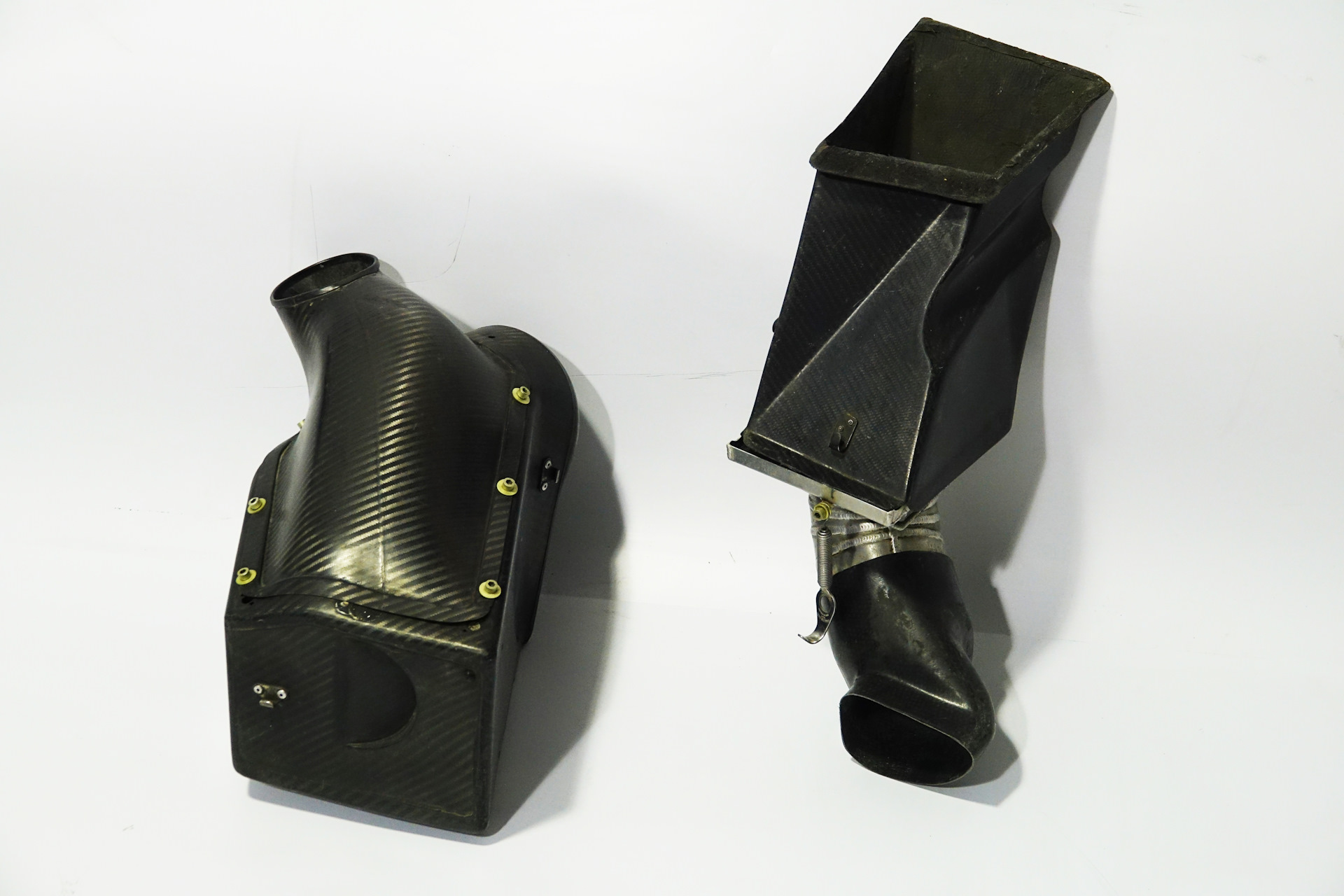 Original carbon. Airbox на машине. Корпус воздушного фильтра сафари в Уссурийске.