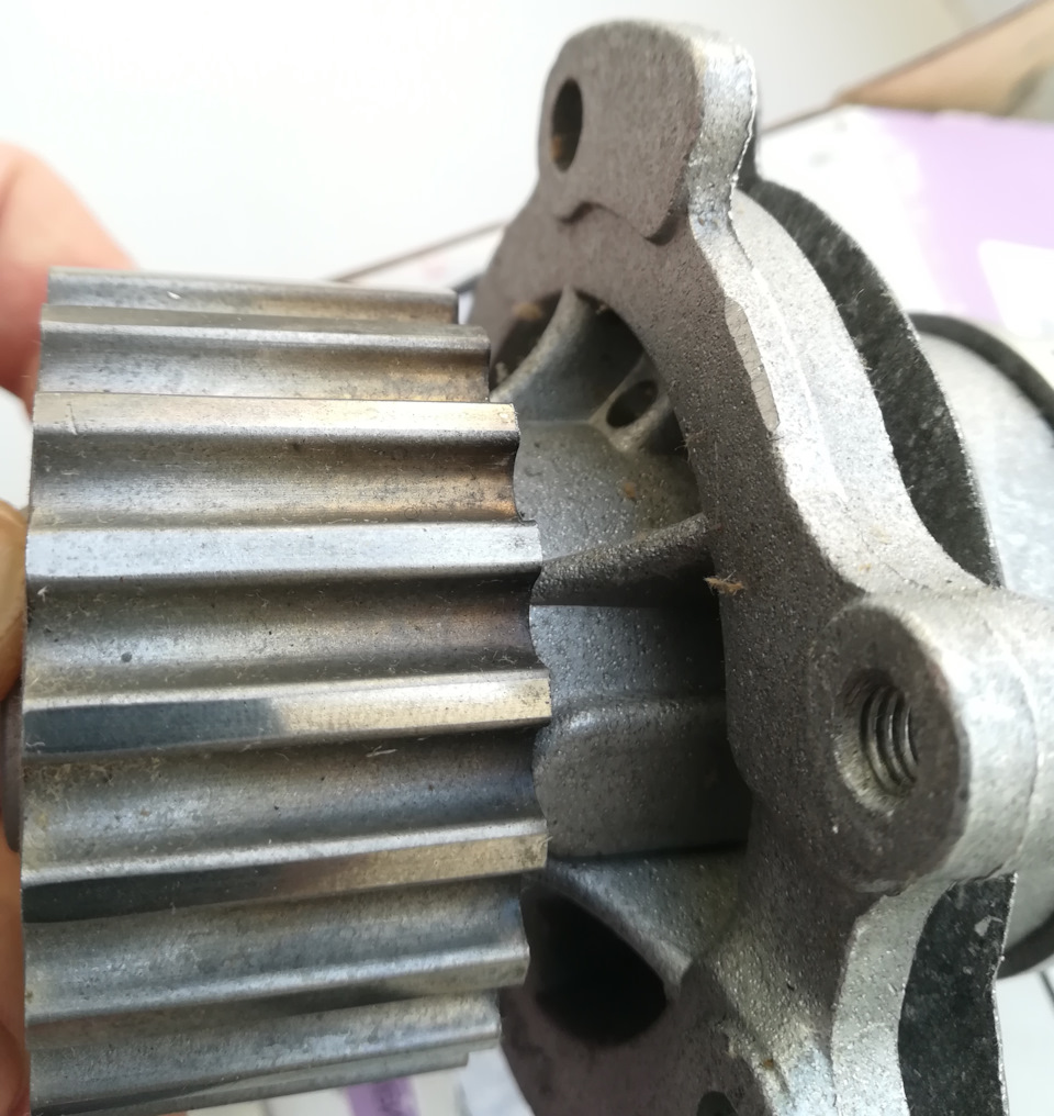 Видно дренажное отверстие, болтика фиксирующего подшипника нет. Любители смазывать подшипник-не получится. — Lada Granta