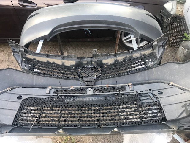 Установка защитной сетки в решетку радиатора — Toyota Camry (XV50), 2,5 ...