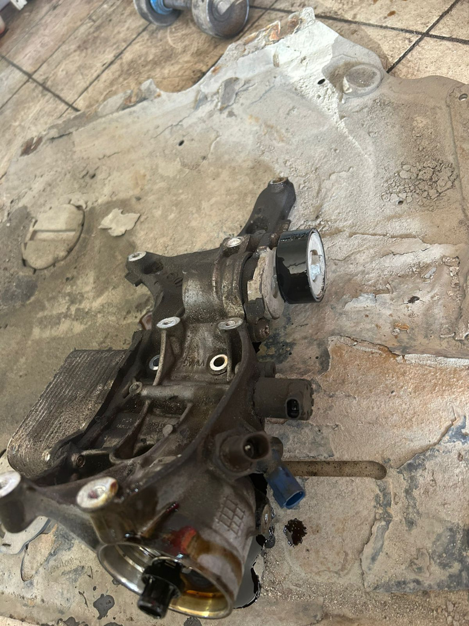 Масло в расширительном бачке — Skoda Octavia A7 Mk3, 1,8 л, 2017 года ...