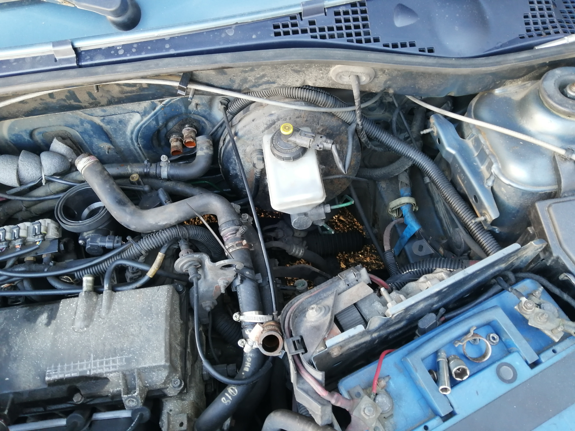 Течь антифриза, замена трубок печки! — Renault Logan (1G), 1,6 л, 2010 ...