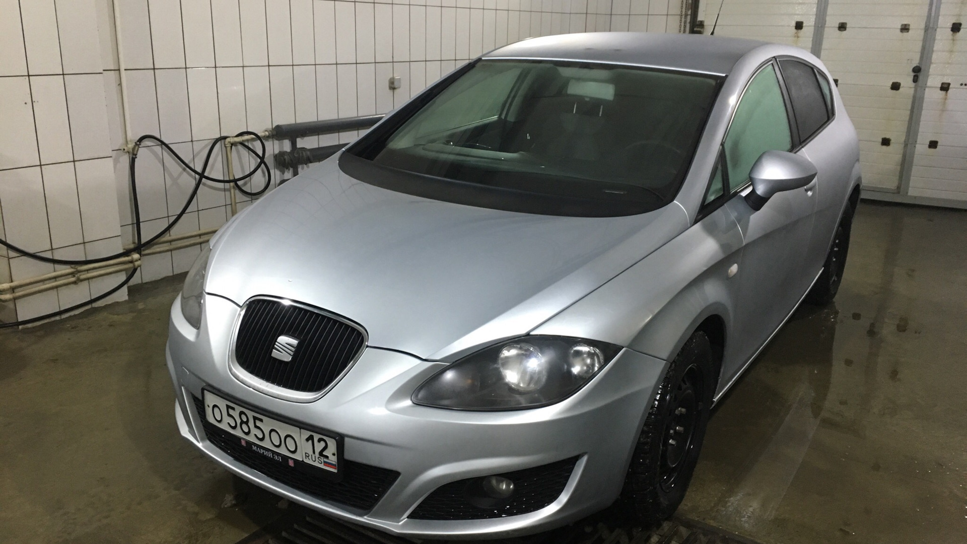 SEAT Leon (Mk II) 1.6 бензиновый 2009 | на DRIVE2