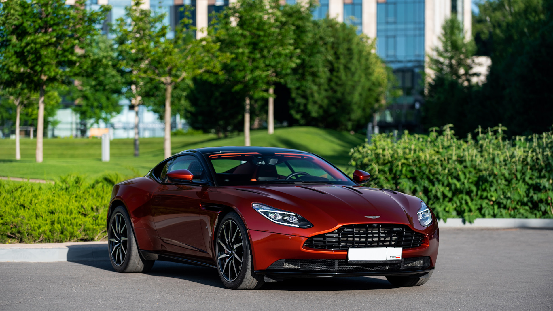 Aston Martin db11 Orange