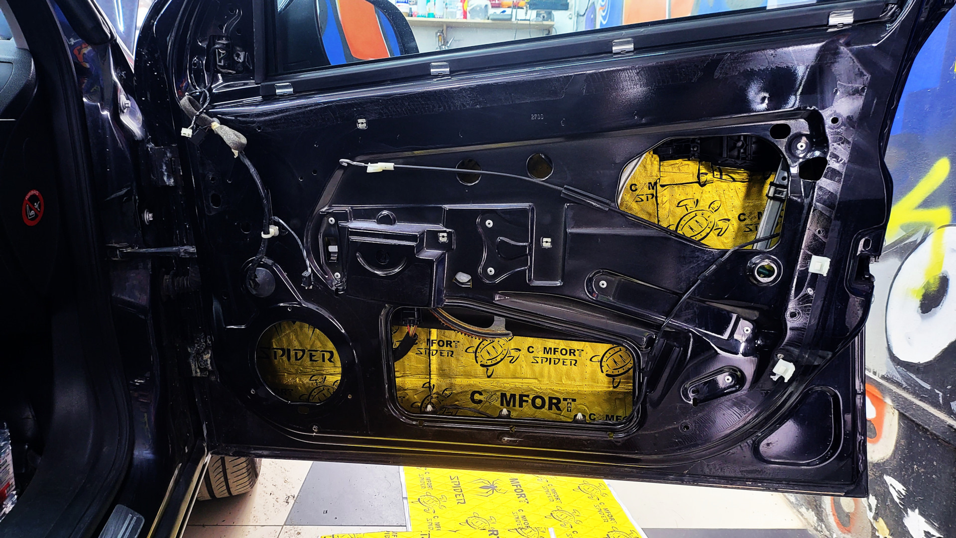 Рынок автомобилей. Покупатель в автосалоне. Транстехсервис казань м7. Автопарк легковых автомобилей. Машины н продажу.